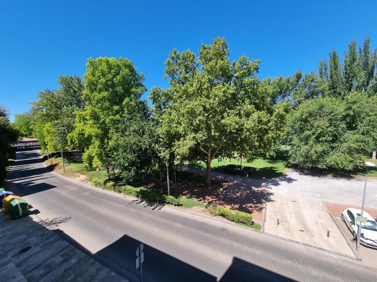 Un Rincon Con Vistas Al Parque Wifi Junto A Catedral By Apartamentos Logroño Extérieur photo